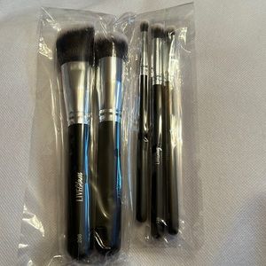 Brush off the H8Rs Makeup Brush Bundle